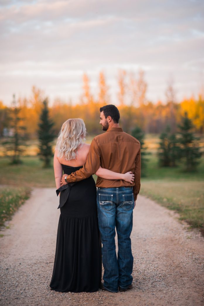 shalaine-coulton-alberta-engagement-session-rhiannon-sarah-photography-22